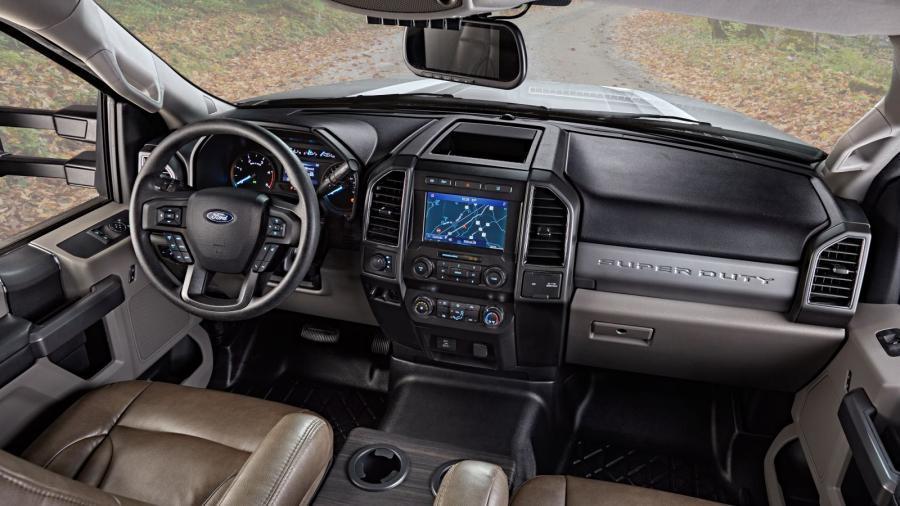 Accolade XT 35L Dashboard | The Accolade XT 35L is fun to drive thanks to the dashboard with Ford® SYNC® 3 infotainment center with navigation, 8-way power driver seat and additional amenities like the Ford® AdvanceTrac® with RSC (roll stability control) and trailer sway control.
