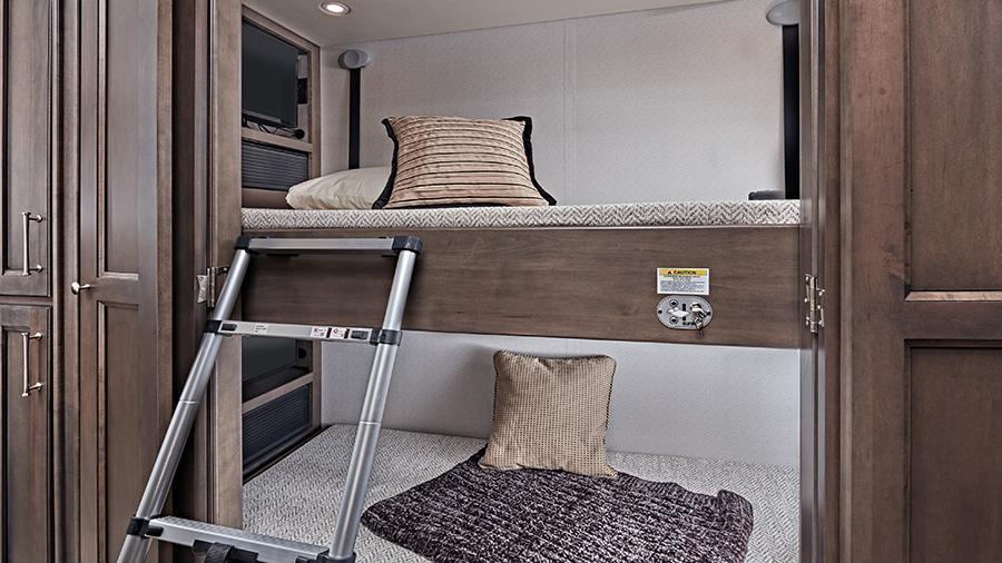 Aspire 44R Power Bunks | The Aspire 44R power bunks are a great space for the kids to curl up and sleep or enjoy some down time. The bunks have industry-exclusive 300 lb. capacity each. 